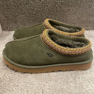 UGG Tasman in the color Burnt Olive. US size 6